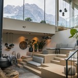 Kaminlounge im Heaven Spa mit Sitzstufen und Bergblick, Puradies Leogang