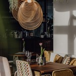 Gourmetrestaurant Ess:enz mit Design-Leuchten am Abend, Puradies Leogang