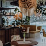Gourmetrestaurant Ess:enz mit Frontcooking-Theke im Winter, Puradies Leogang