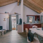 Wohn- und Küchenbereich im Chalet, Puradies Leogang