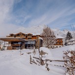 Haupteingang und Frontansicht im Winter, Puradies Leogang