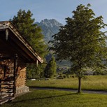 Chalet mit überdachter Terrasse und Bergblick, Puradies Leogang