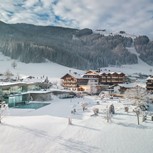 Luftaufnahme Naturresort Puradies im Winter, Leogang