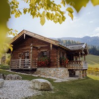 Chalet mit Terrasse und Bergblick, Puradies Leogang