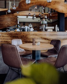 Loungebereich in der Bar Freiraum, Naturresort Puradies Leogang