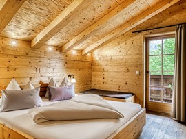 Schlafzimmer im Privat Spa Chalet Deluxe im Naturresort Puradies Schlafzimmer im Privat Spa Chalet Deluxe im Naturresort Puradies