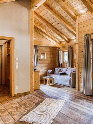 Wohnbereich im Privat Spa Chalet im Naturresort Puradies Wohnbereich im Privat Spa Chalet im Naturresort Puradies