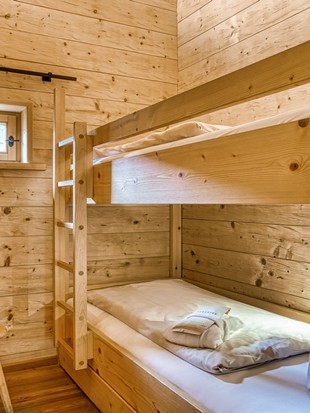 Stockbettzimmer im Privat Spa Chalet Plus im Naturresort Puradies Stockbettzimmer im Privat Spa Chalet Plus im Naturresort Puradies