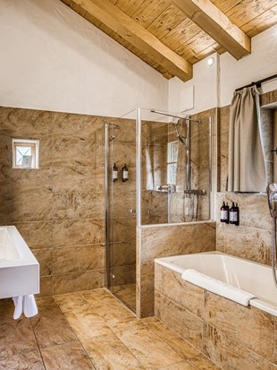 Badezimmer im Privat Spa Chalet Plus im Naturresort Puradies Badezimmer im Privat Spa Chalet Plus im Naturresort Puradies