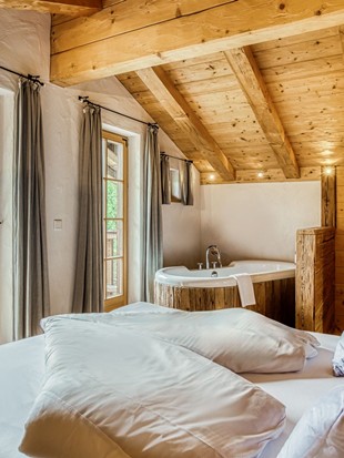 Bedroom with Freestanding Bathtub at the Private Spa Chalet Honeymoon at Naturresort Puradies Bedroom with freestanding bathtub at the Private Spa Chalet Honeymoon at Naturresort Puradies