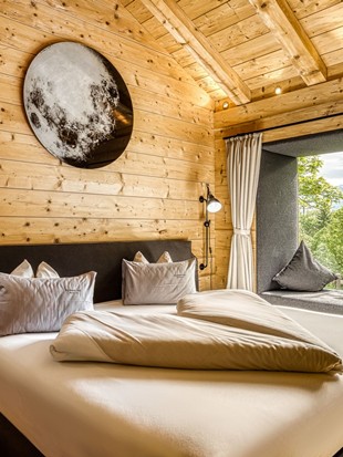 Bedroom with Window Seat and Mountain View at the Private Spa Chalet Puradies x Moroso at Naturresort Puradies Bedroom with window seat and mountain view at the Private Spa Chalet Puradies x Moroso at Naturresort Puradies