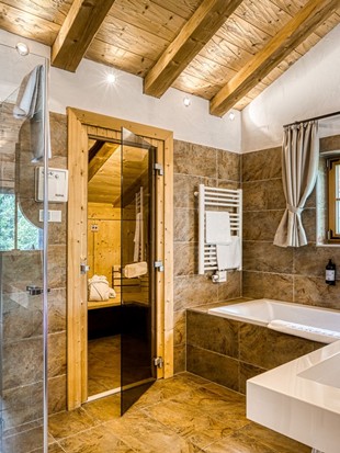 Bathroom with Sauna and Bathtub at the Private Spa Chalet Puradies x Moroso at Naturresort Puradies Bathroom with sauna and bathtub at the Private Spa Chalet Puradies x Moroso at Naturresort Puradies