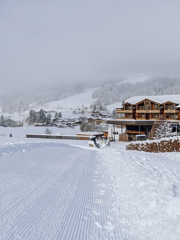 Präparierte Skipiste zum Hotel, Naturresort Puradies Leogang