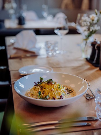 Schön angerichtetes Pastagericht im Hotelrestaurant, Puradies Leogang, Salzburger Land