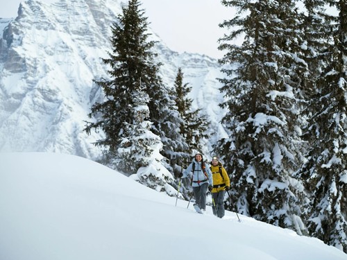 Zwei Skitourengeher am Großen Asitz, Naturresort Puradies