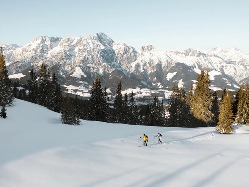 Zwei Skitourengeher vor den Leoganger Steinbergen, Naturresort Puradies
