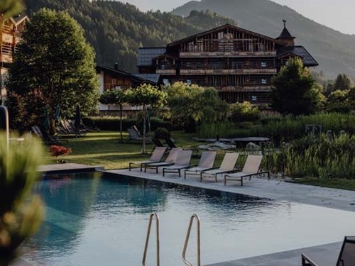 Infinity Pool im Heaven Spa vor dem Traumquartier, Naturresort Puradies, Leogang, Salzburger Land Infinity Pool im Heaven Spa vor dem Traumquartier, Puradies Leogang